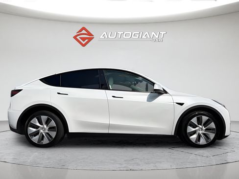 Used 2023 Tesla Model Y Long Range AWD/4WD image 9