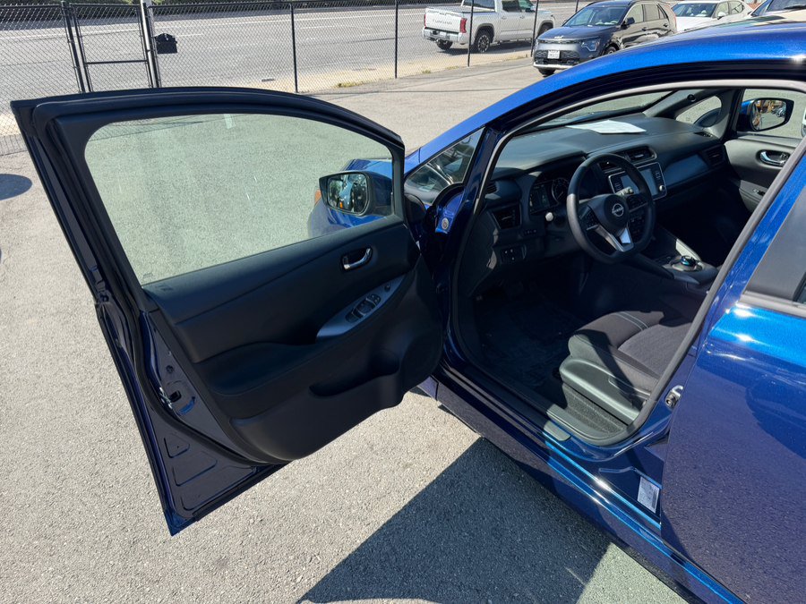 Used 2025 Nissan Leaf S FWD image 9