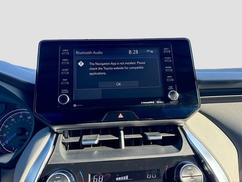 Used 2021 Toyota Venza LE image 30