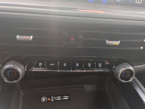 Certified 2025 Chevrolet Suburban Z71 AWD/4WD image 26