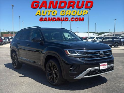 Used 2023 Volkswagen Atlas SE AWD/4WD image 1