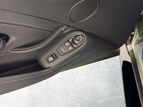 Used 2023 Aston Martin V8 Vantage Roadster RWD image 19