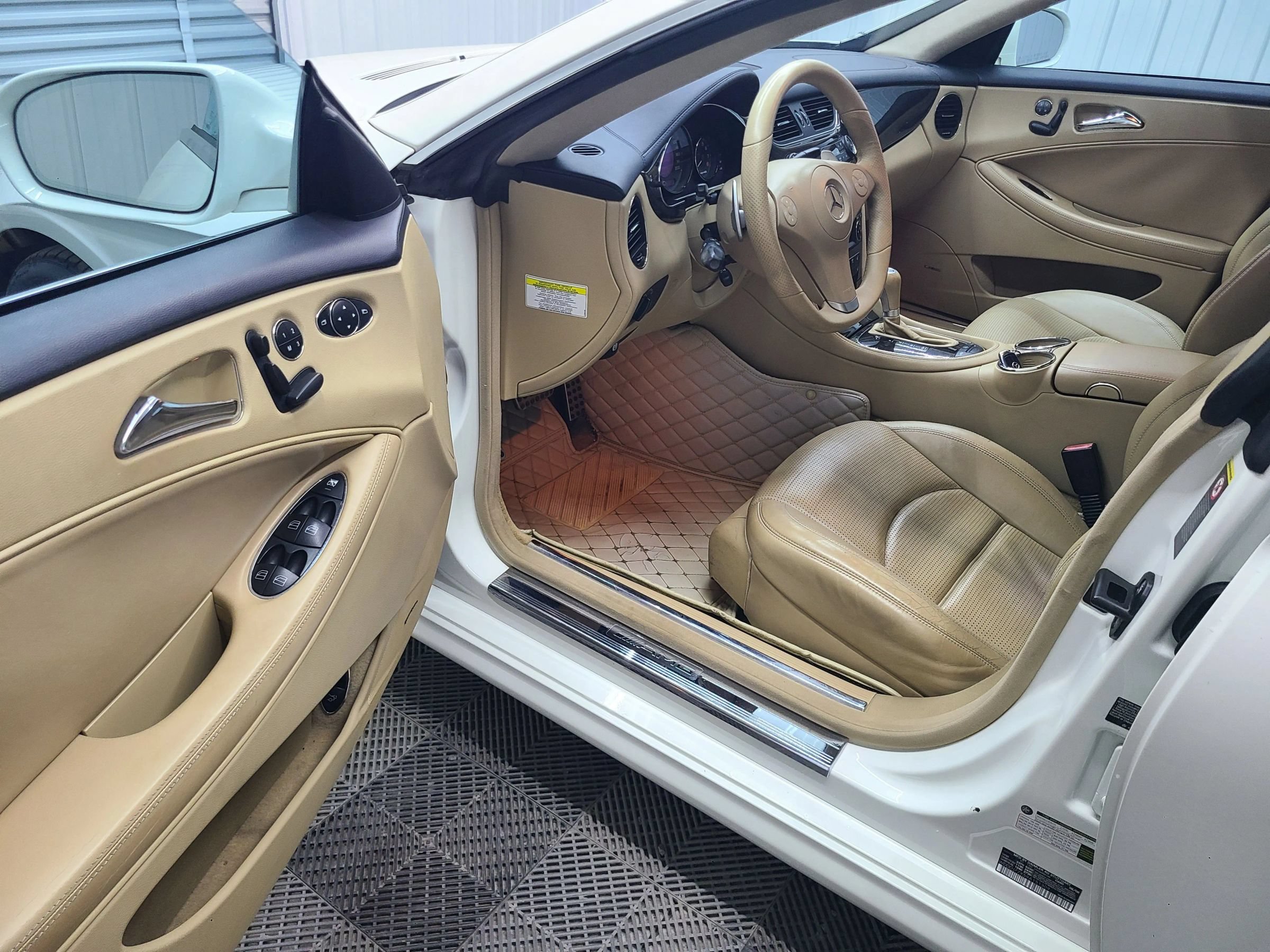 Used 2009 Mercedes-Benz CLS 63 AMG image 22