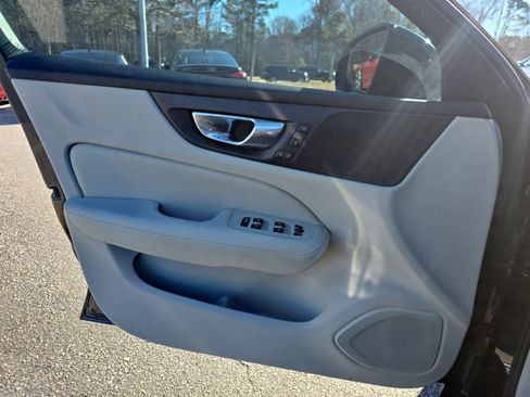 Used 2021 Volvo S60 T5 Momentum image 25