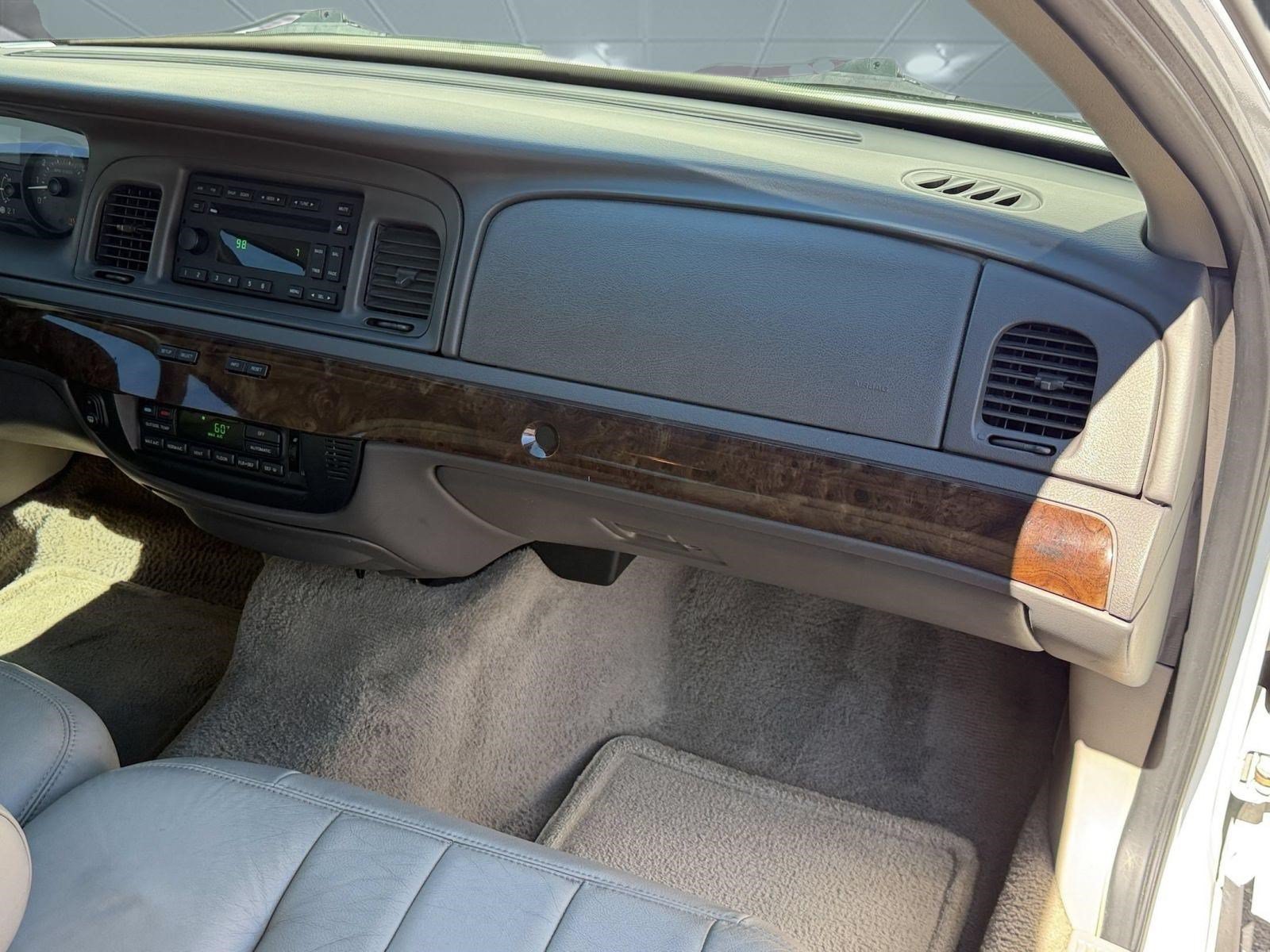 Used 2011 Mercury Grand Marquis LS RWD image 26