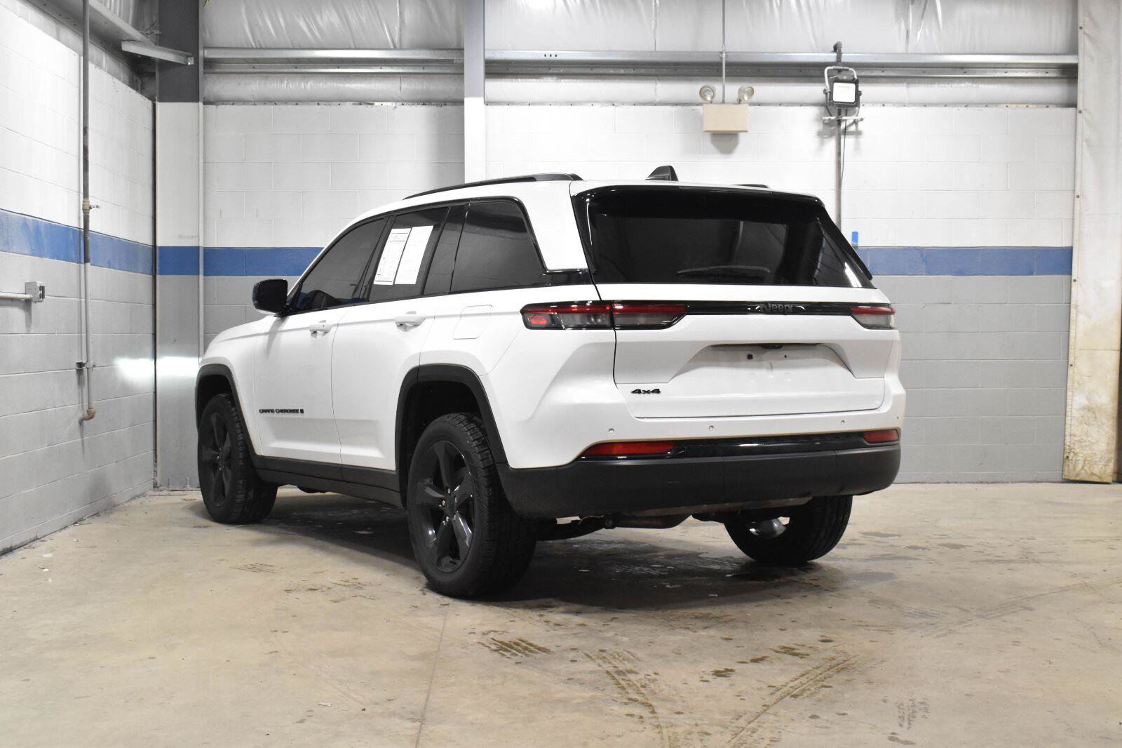 Used 2024 Jeep Grand Cherokee Altitude AWD/4WD image 20
