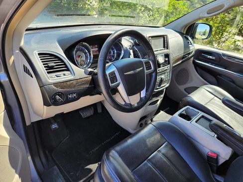 Used 2013 Chrysler Town & Country Touring-L w/ Entertainment Group #2 image 10