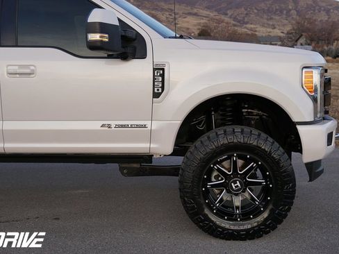 Used 2017 Ford F350 Platinum w/ Platinum Ultimate Package image 13