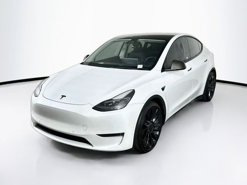 Used 2022 Tesla Model Y Performance AWD/4WD image 3