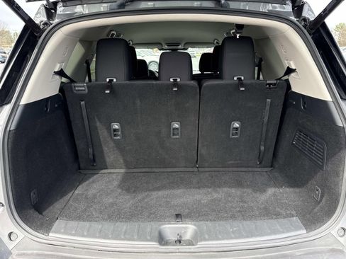 Used 2025 Nissan Pathfinder SV image 27