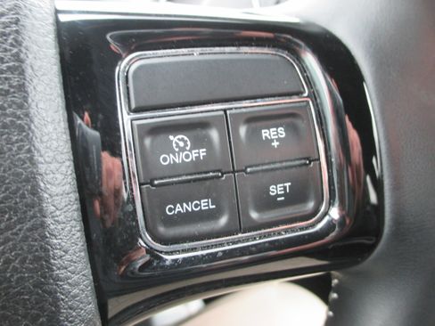 Used 2018 Dodge Grand Caravan SE image 18