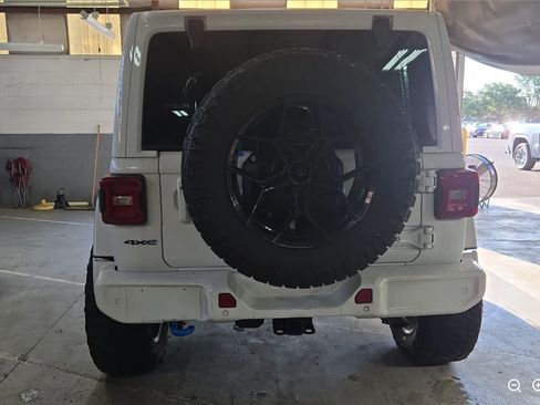 Used 2021 Jeep Wrangler Unlimited Sahara AWD/4WD image 4