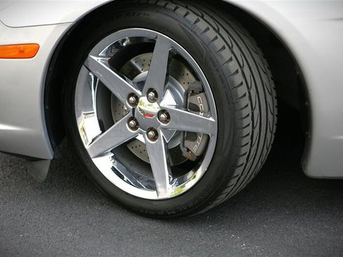 Used 2007 Chevrolet Corvette Coupe w/ Preferred Equipment Group RWD image 3