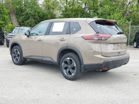 Used 2025 Nissan Rogue SV AWD/4WD image 3