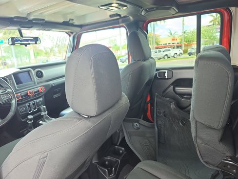 Used 2021 Jeep Gladiator Willys image 15