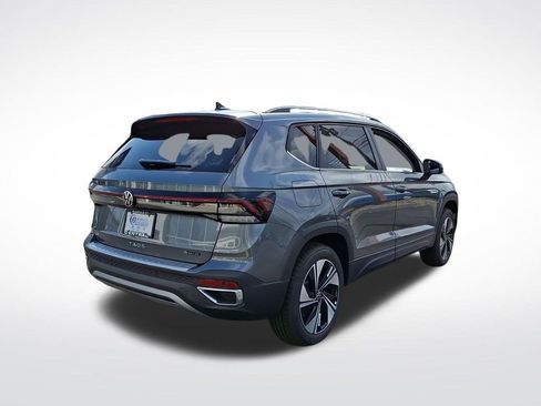 New 2025 Volkswagen Taos SE image 7