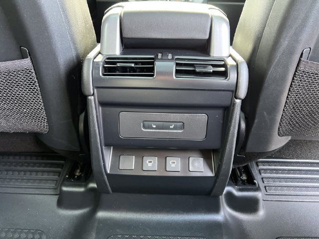 Used 2024 Land Rover Defender 110 X-Dynamic SE AWD/4WD image 37