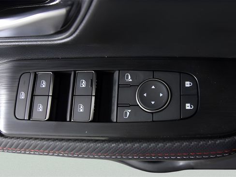 Used 2025 Nissan Kicks SR w/ Illumination Package image 10