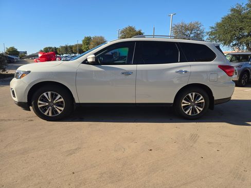 Used 2020 Nissan Pathfinder SV image 4
