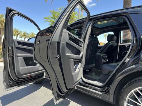 Used 2019 Porsche Cayenne S image 56