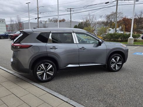 Used 2021 Nissan Rogue SL w/ Premium Package image 16