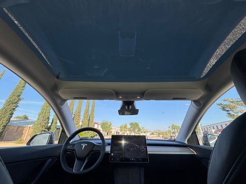 Used 2021 Tesla Model Y Long Range image 16