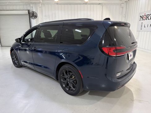 Used 2023 Chrysler Pacifica Touring-L w/ S Appearance Package image 3