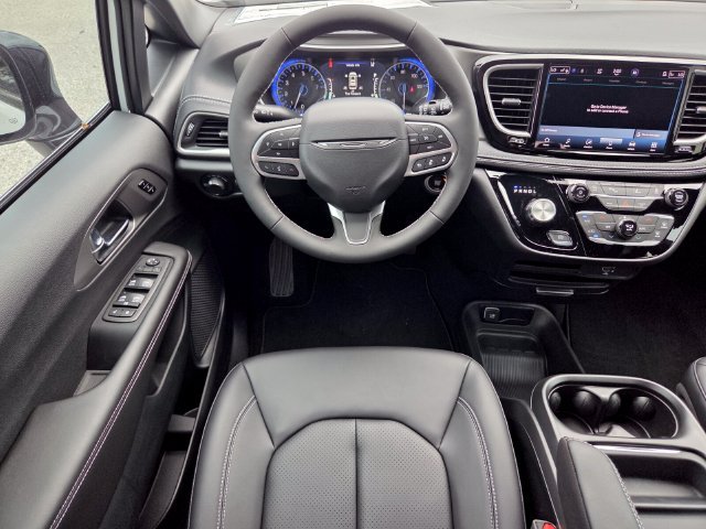 New 2027 Chrysler Pacifica Select FWD image 14