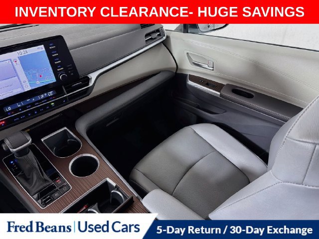 Used 2024 Toyota Sienna XLE w/ XLE Plus Package AWD/4WD image 32