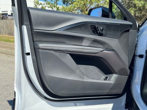 New 2025 Cadillac Lyriq Luxury image 19