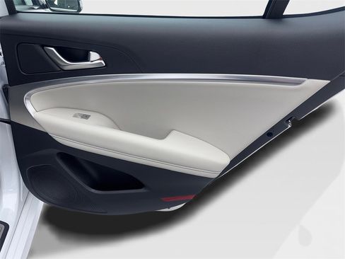 Used 2025 Genesis G70 2.5T image 42