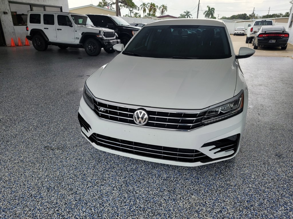 Used 2018 Volkswagen Passat 2.0T R-Line w/ R-Line Lighting Package FWD image 8