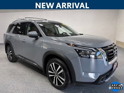 Used 2025 Nissan Pathfinder Platinum w/ Cargo Package AWD/4WD image 1