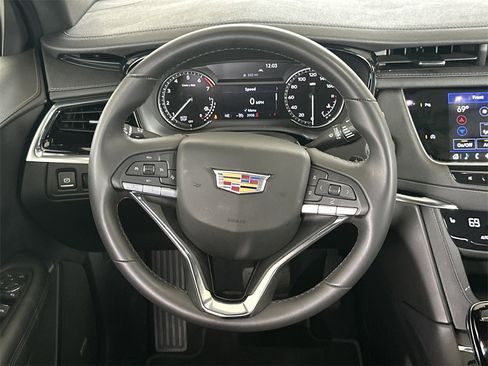 New 2025 Cadillac XT6 Luxury image 14