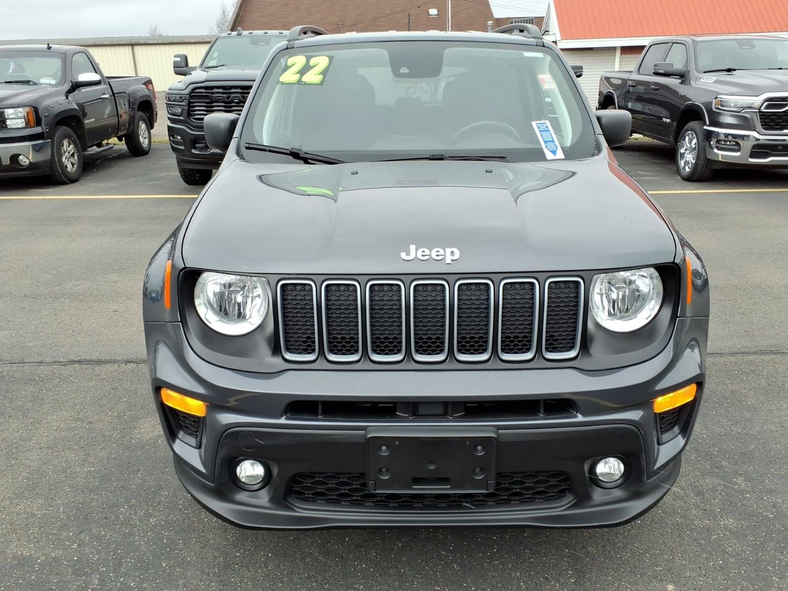 Used 2022 Jeep Renegade Latitude w/ Convenience Group AWD/4WD image 2