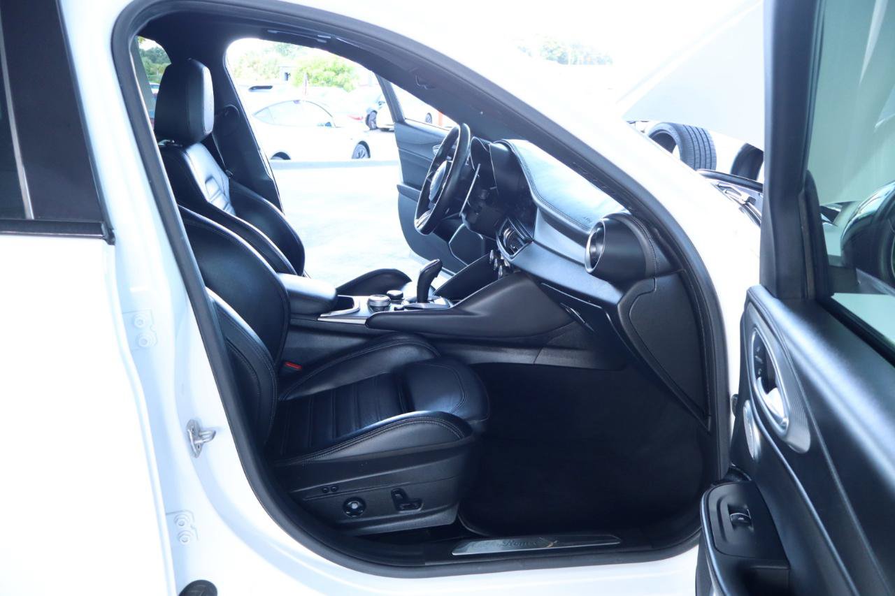 Used 2023 Alfa Romeo Giulia Veloce RWD image 36
