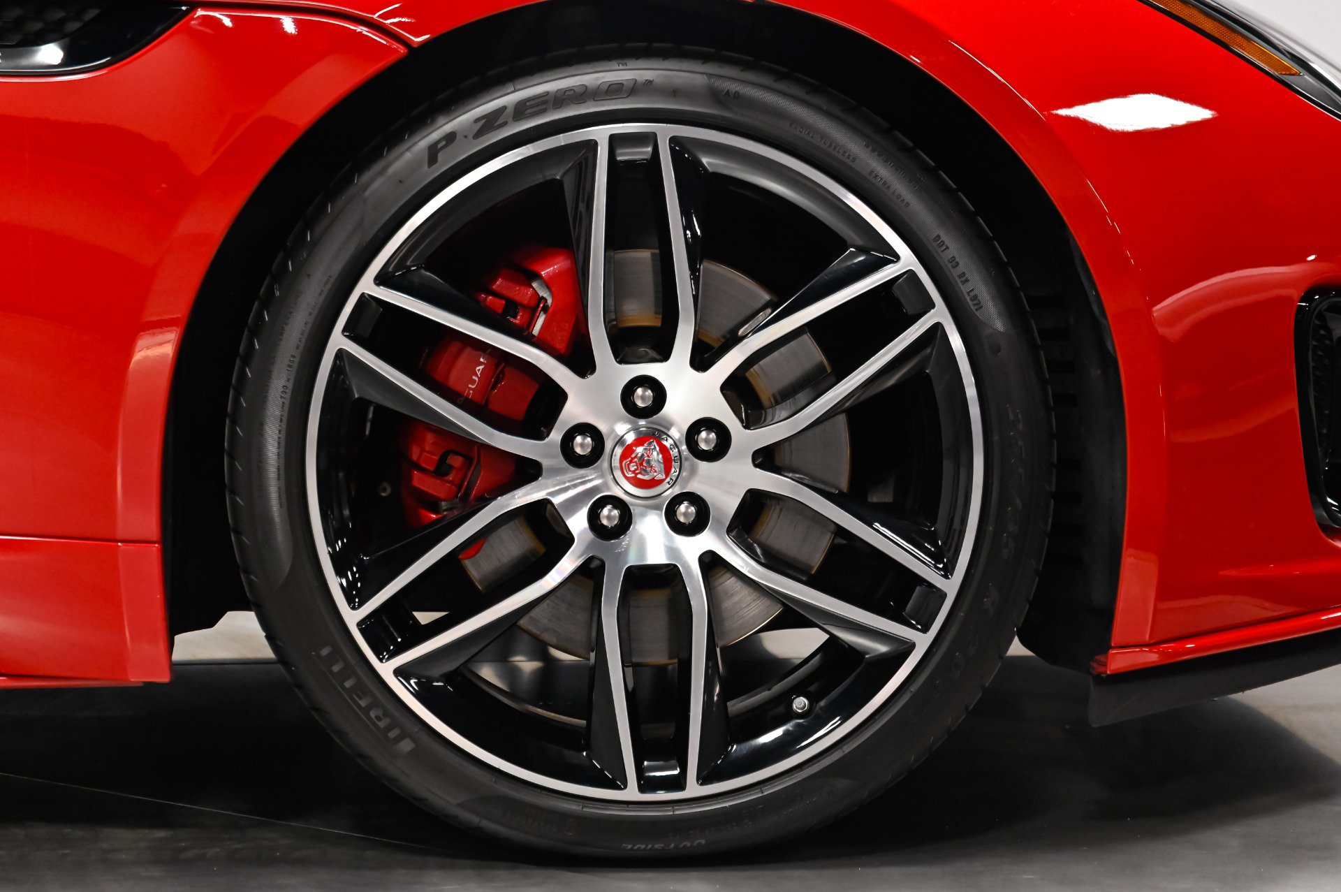 Used 2020 Jaguar F-TYPE Convertible RWD image 18