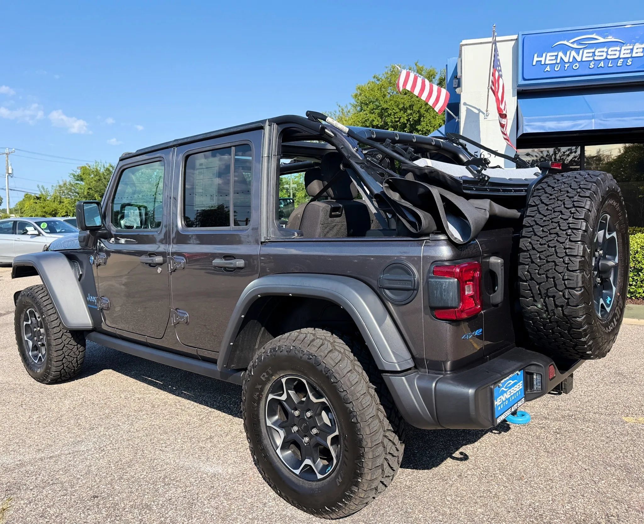 Used 2023 Jeep Wrangler Unlimited Rubicon 4xe w/ Cold Weather Group AWD/4WD image 12
