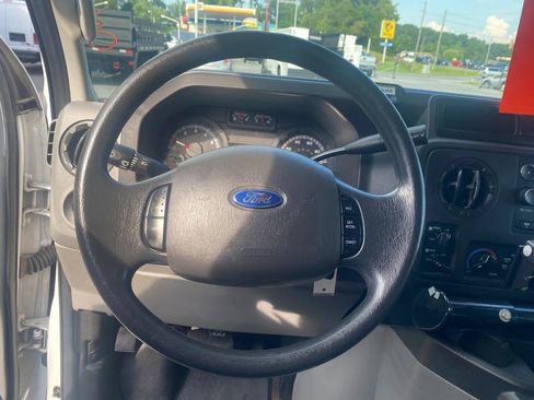 Used 2014 Ford E-350 and Econoline 350 Extended Super Duty w/ Power Group RWD image 10