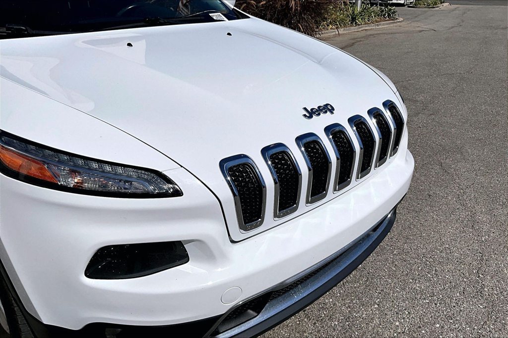 Used 2015 Jeep Cherokee Limited w/ Luxury Group AWD/4WD image 33