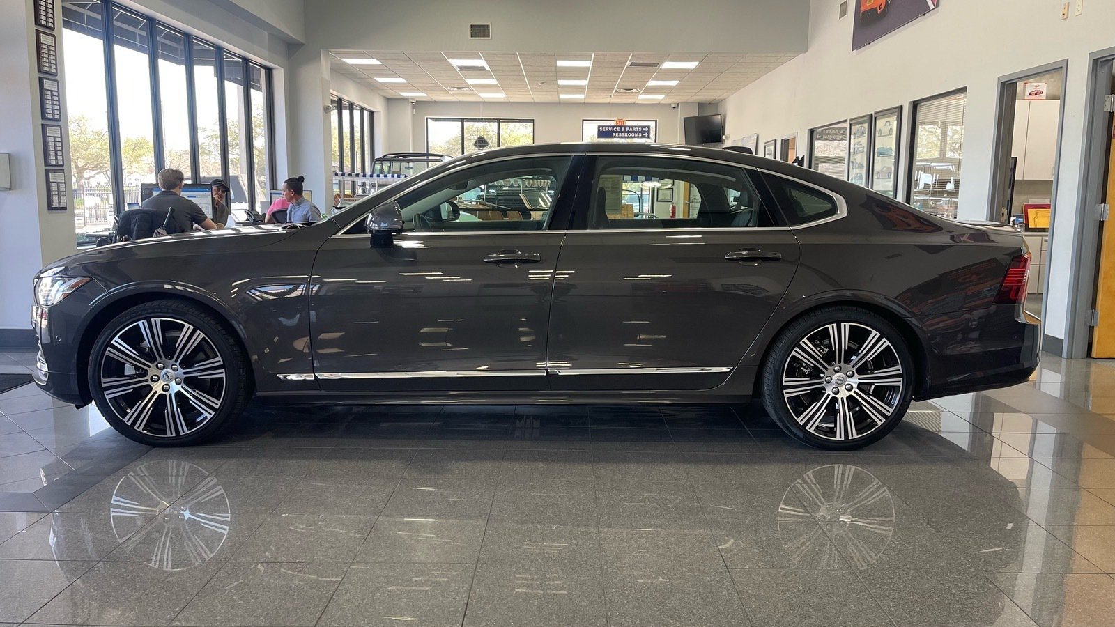 Used 2023 Volvo S90 B6 Ultimate w/ Protection Package Premier AWD/4WD image 2