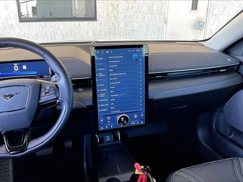 Used 2024 Ford Mustang Mach-E Premium image 7