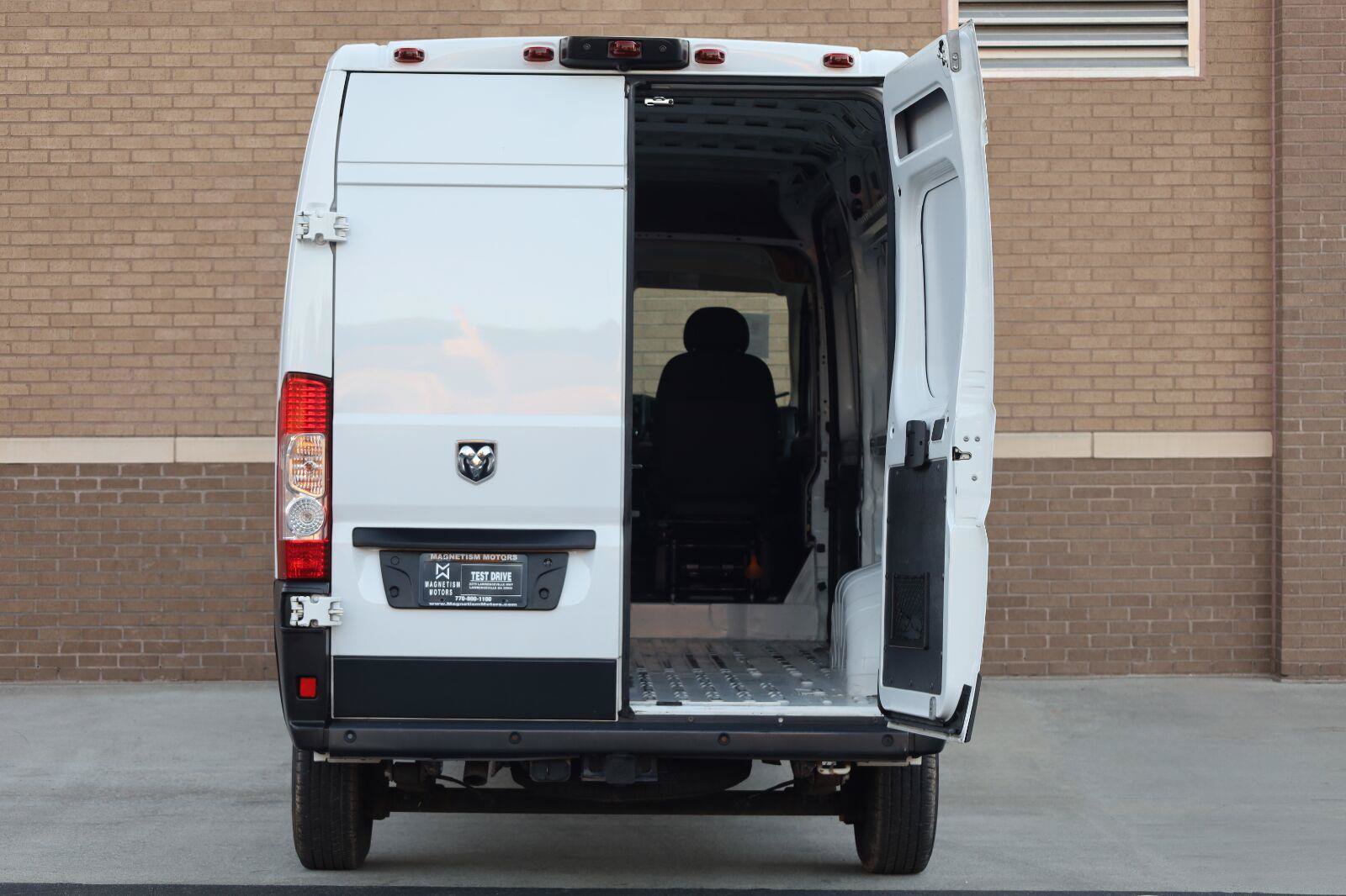 Used 2016 RAM ProMaster 2500 w/ Mopar Trailer Tow Group FWD image 9