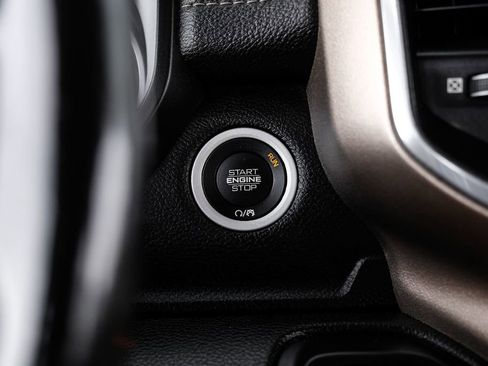 Used 2019 RAM 1500 Laramie image 17