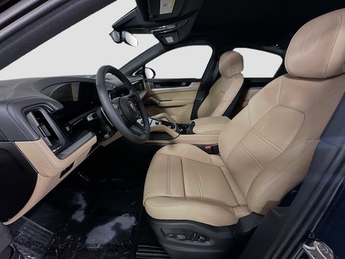 Certified 2026 Porsche Cayenne Coupe AWD/4WD image 5
