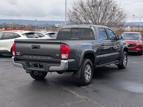Used 2017 Toyota Tacoma SR5 image 6