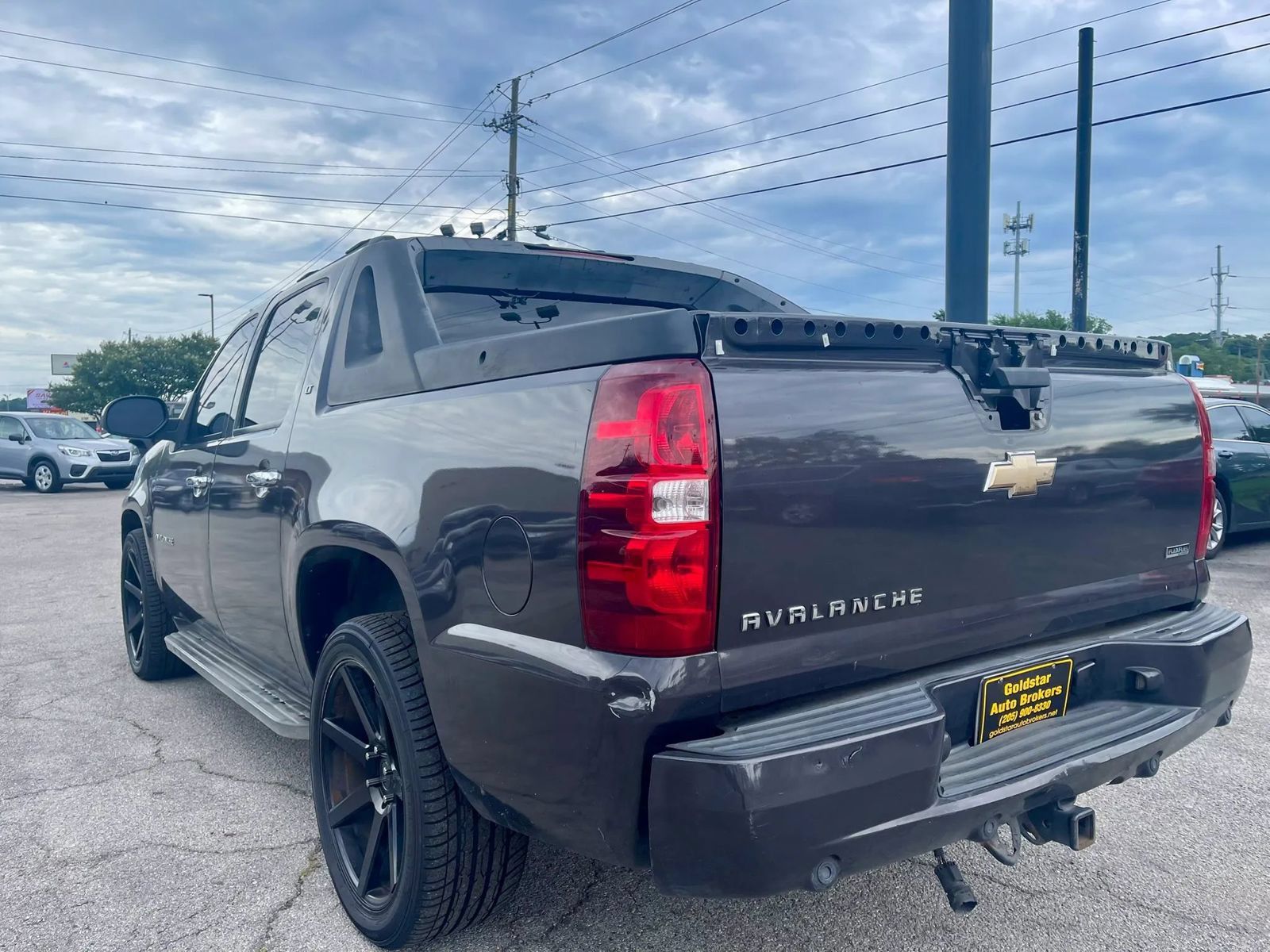 Used 2011 Chevrolet Avalanche LT w/ Texas Edition RWD image 2