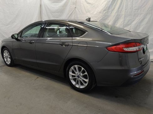 Used 2019 Ford Fusion SE image 3