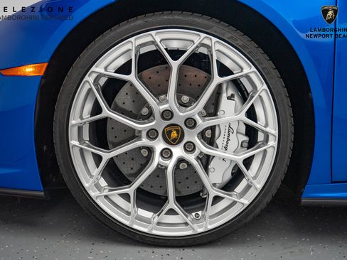 Used 2024 Lamborghini Huracan EVO image 36