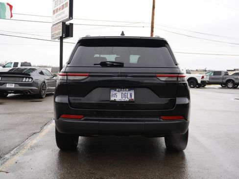 Used 2023 Jeep Grand Cherokee Altitude image 6